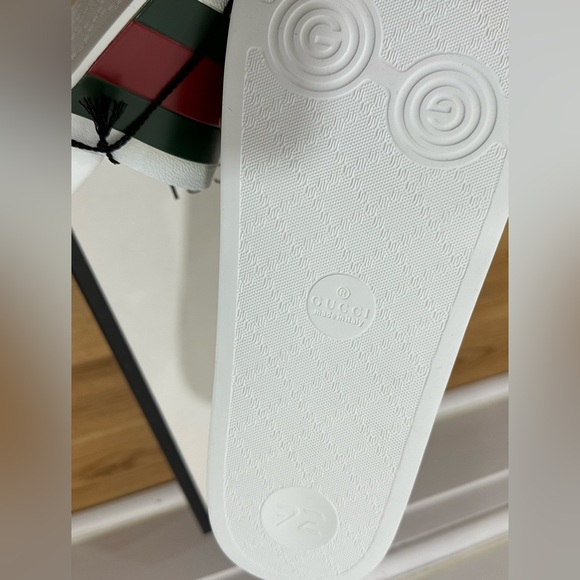 GUCCI SIGNATURE STRIPE SLIDE CLASSIC SANDALS in WHITE Size 10 New & Authentic. - Picture 3 of 5